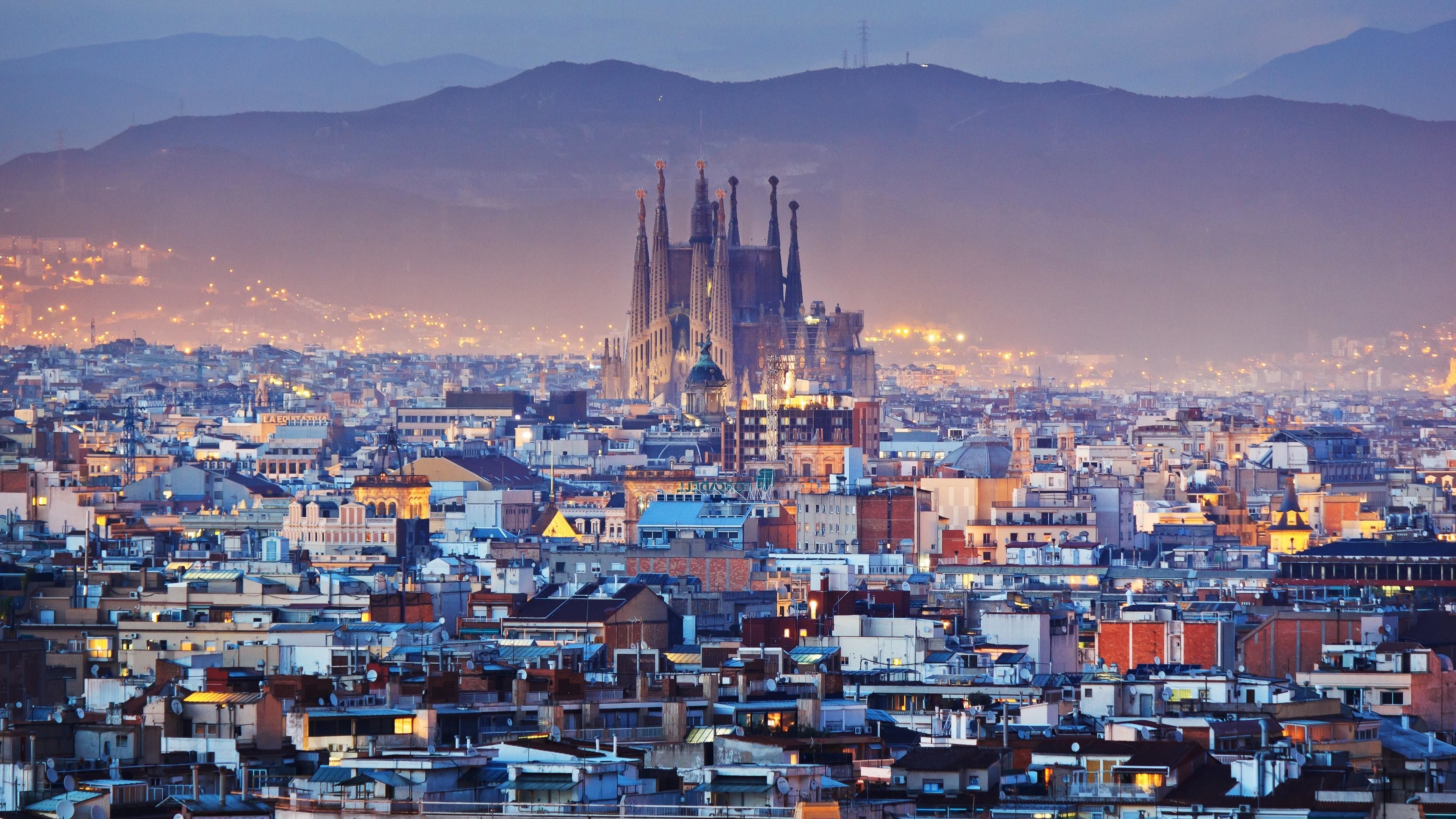 En el competitivo mundo digital, tu página web es mucho más que un escaparate; es tu carta de presentación, tu principal herramienta de captación y el núcleo de tu estrategia online. En Aperador, somos expertos en el desarrollo de páginas web en Barcelona.